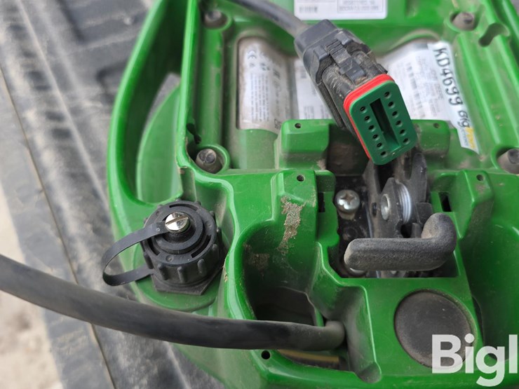 2022-john-deere-7000-image-14