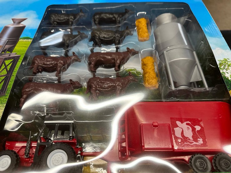 #90e-•-country-life-farm-set-image-2