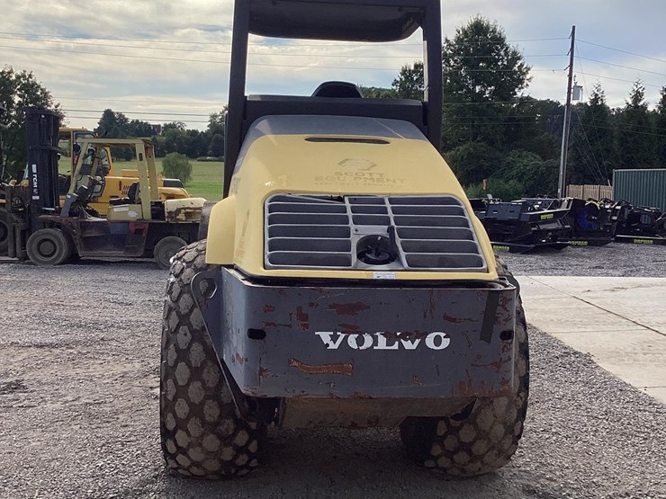 2011-volvo-sd100d-image-3