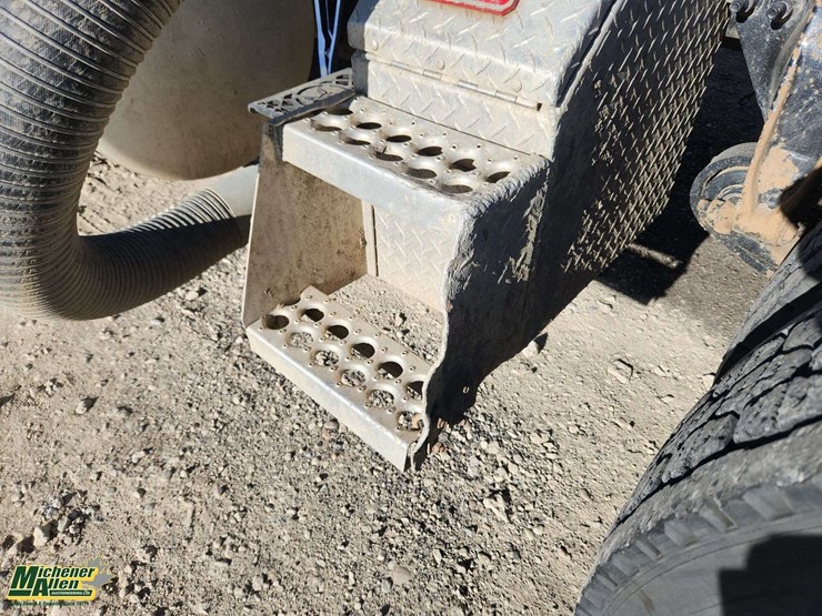 2024-western-star-57x-image-44