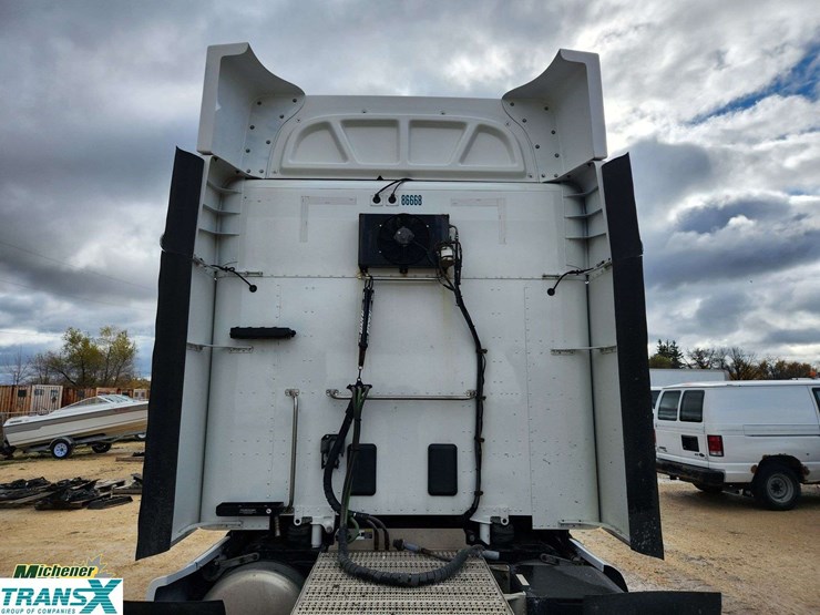 2019-peterbilt-579-image-10
