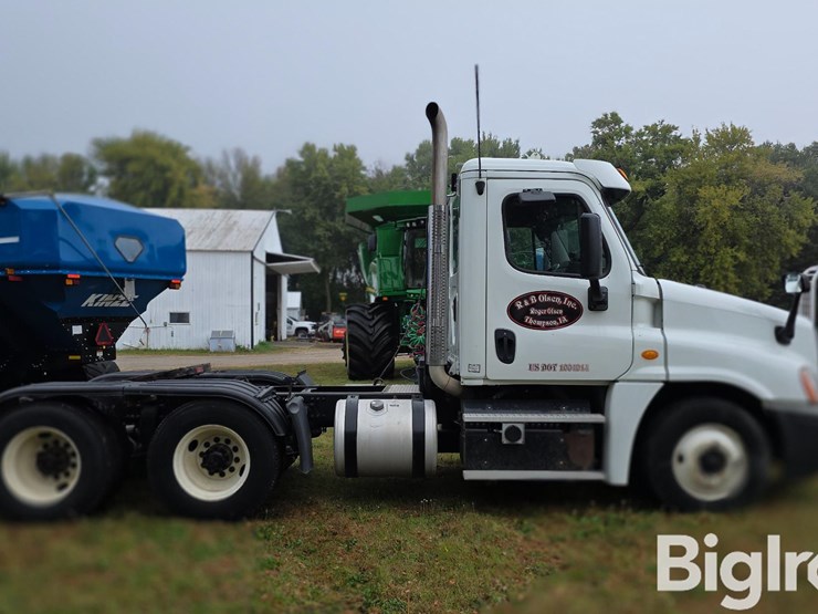 2016-freightliner-cascadia-125-image-4