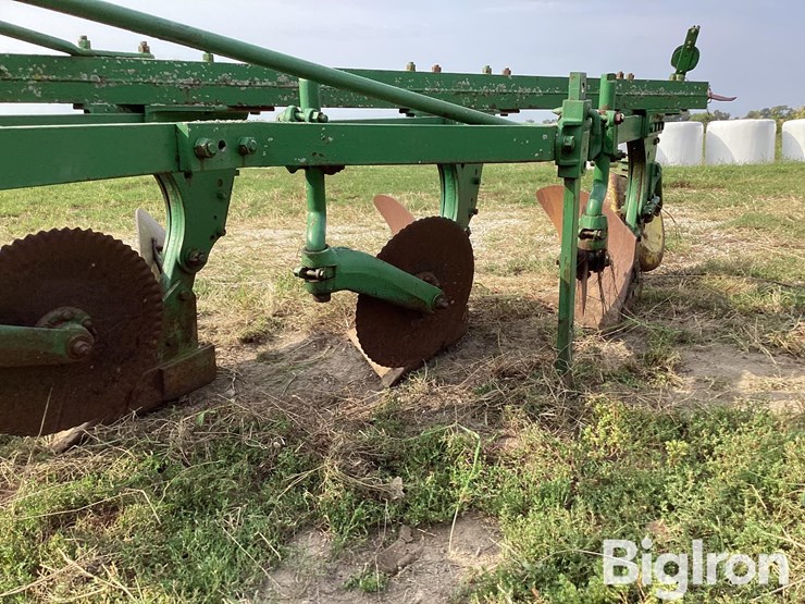 john-deere-3-pt-4-bottom-plow-image-15