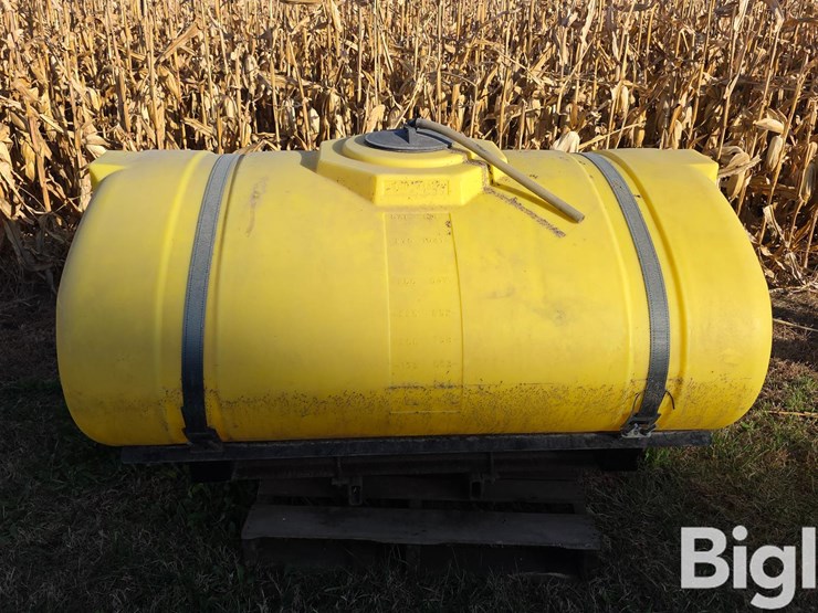 300-gal-front-mount-poly-tank-image-2