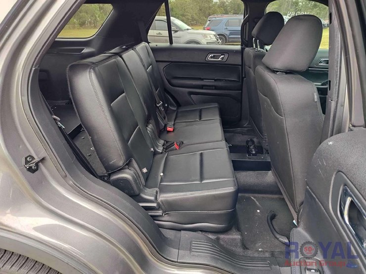 2016-ford-explorer-image-12