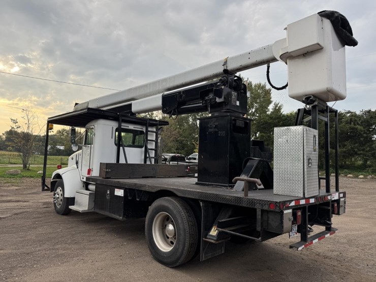 2003-peterbilt-330-image-3