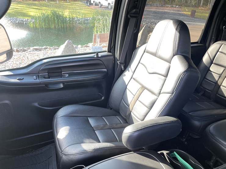 2004-ford-excursion-limited-image-74