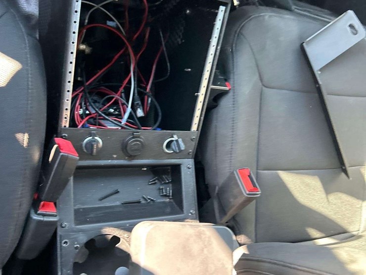 2022-ford-explorer-image-15