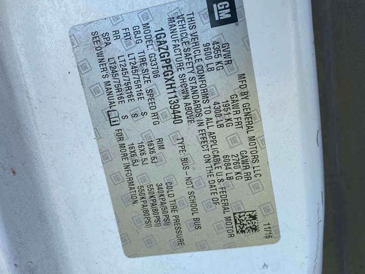 2017-chevrolet-express-3500-image-16