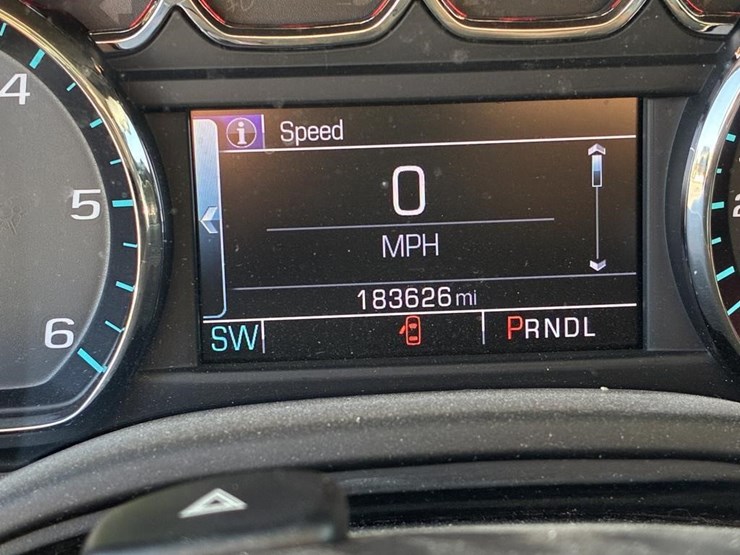 2019-chevrolet-suburban-image-23