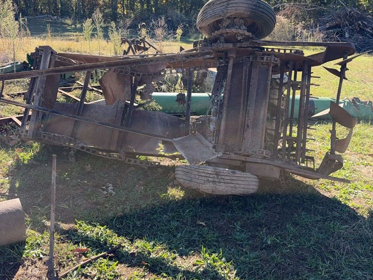 scrap-items,-flare-bed,-manure-spreader,-fuel-tank,-and-misc-image-2