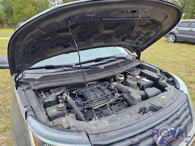 2016-ford-explorer-image-36