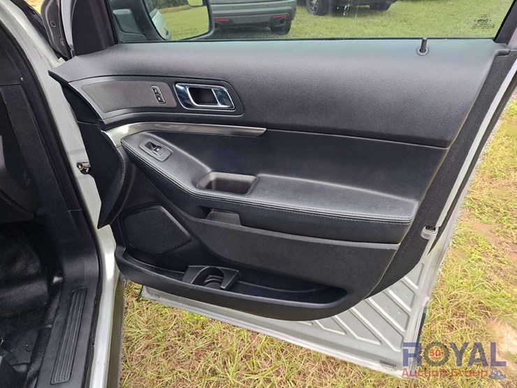 2016-ford-explorer-image-10