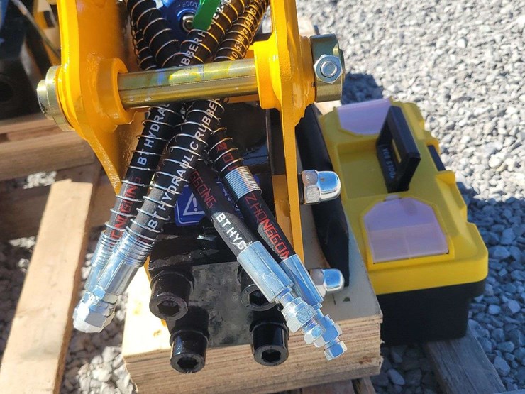 hydraulic-breaker-for-mini-excavator.-image-3