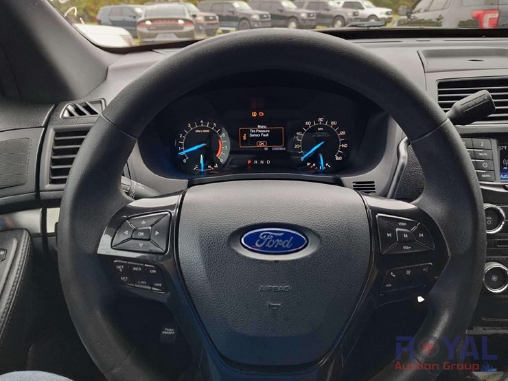 2017-ford-explorer-image-15