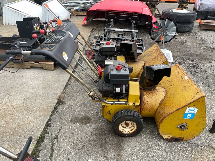 #14035-•-(2)-bolens-24"-snow-blower-(o4)-image-4