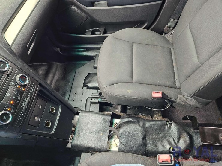 2016-ford-explorer-image-22