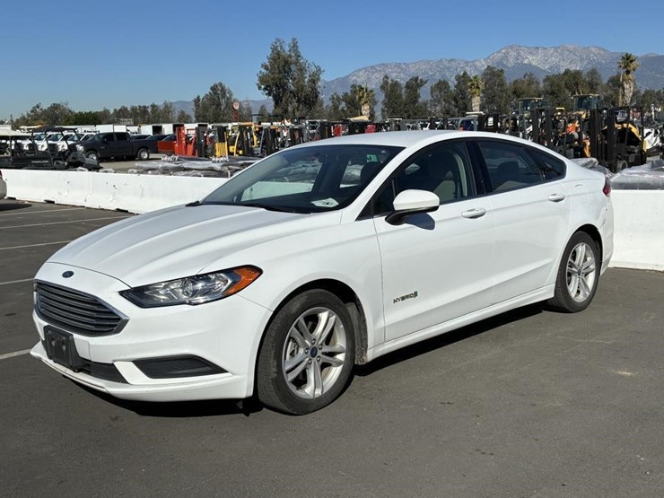 2018-ford-fusion-sedan-image-1