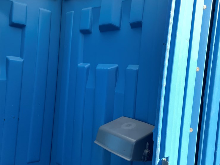 #5667-•-satellite-ind.-inc.-porta-potty-image-5