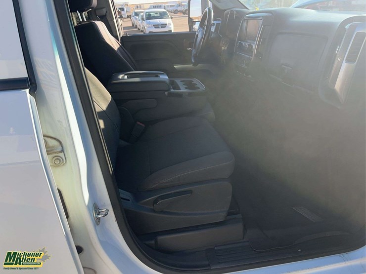 2018-chevrolet-silverado-3500hd-image-17