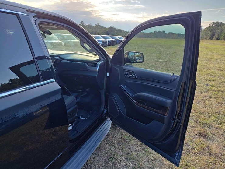 2015-chevrolet-tahoe-image-22