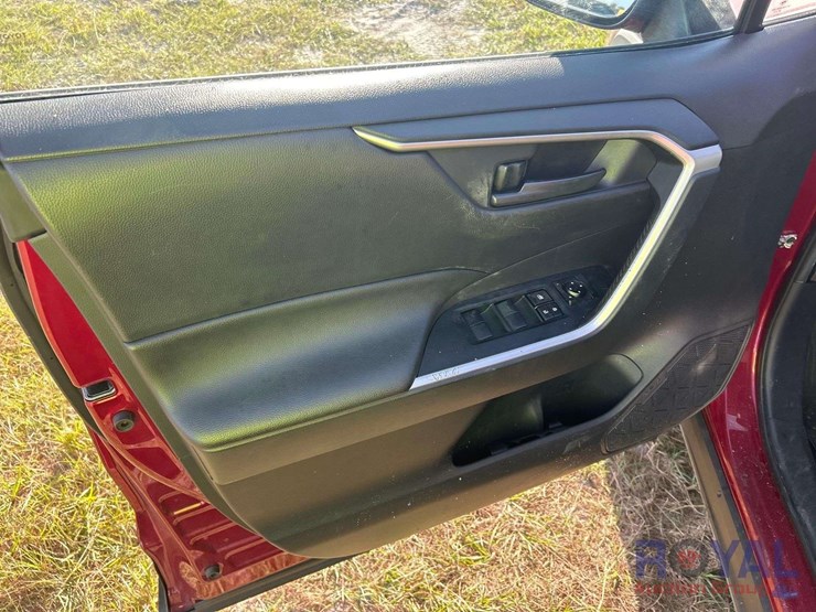 2021-toyota-rav4-image-11