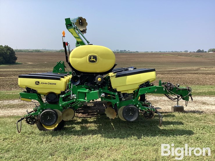 2019-john-deere-1765-image-4