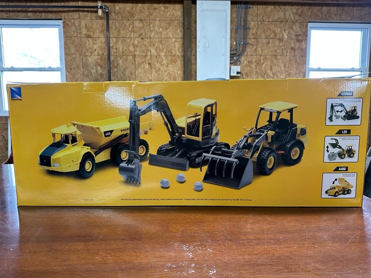 #90d-•-volvo-heavy-equipment-set-image-2