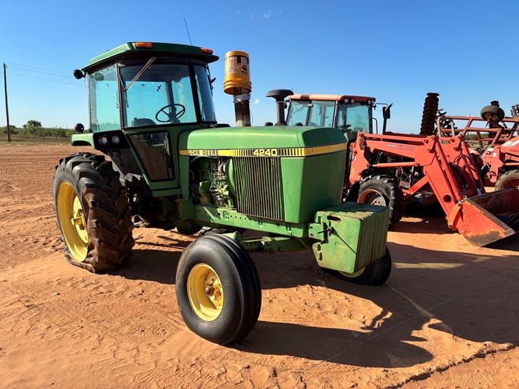 john-deere-4240-image-2