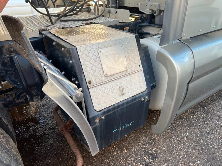 2014-peterbilt-579-image-5