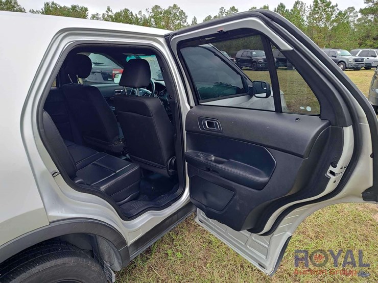 2016-ford-explorer-image-23