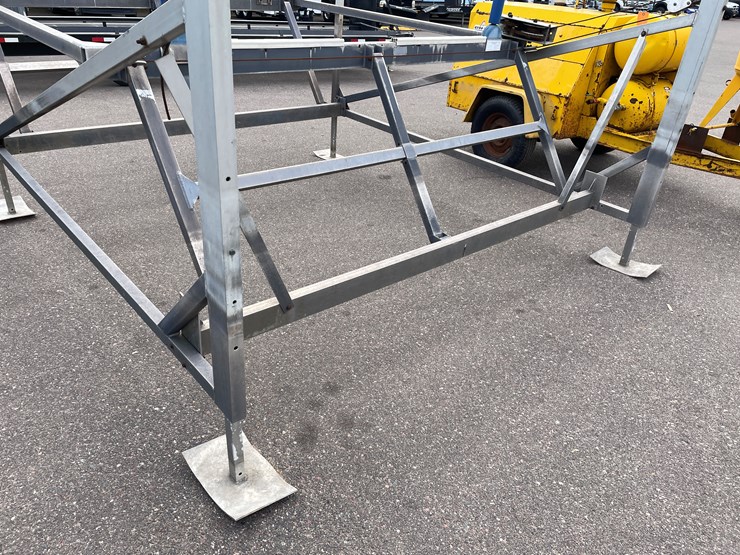 #4517-•-shore-master-aluminum-pontoon-lift-image-13