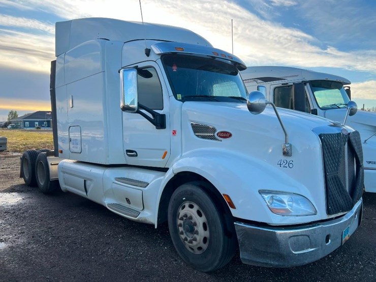 2015-peterbilt-579-image-1
