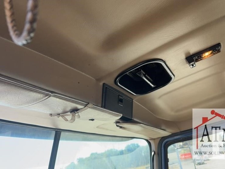 2004-mack-granite-cv713-image-32