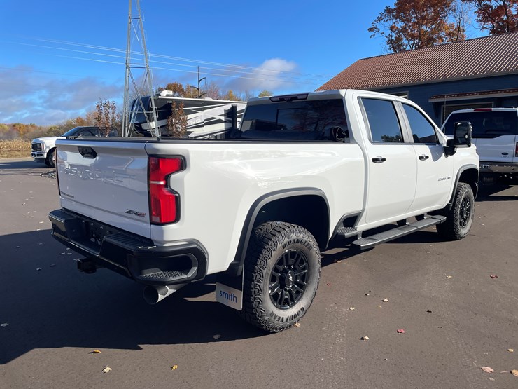 2025-chevrolet-silverado-image-6