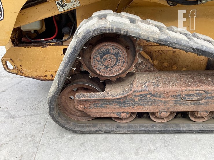 2005-deere-ct322-image-12