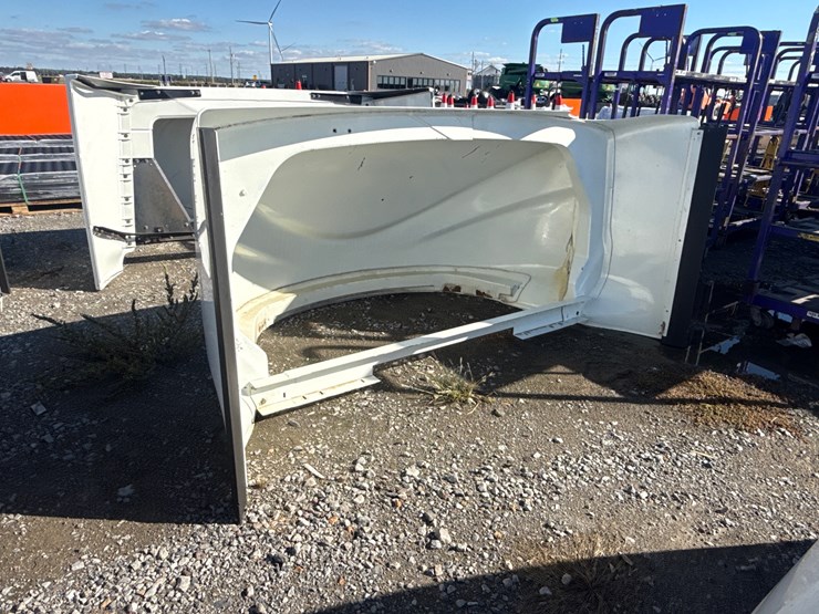 #28390-•-semi-truck-wind-deflector-image-3