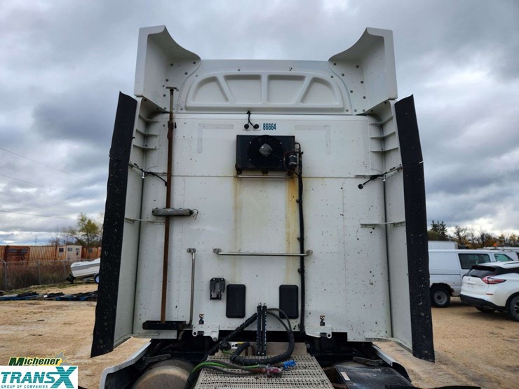 2018-peterbilt-579-image-11