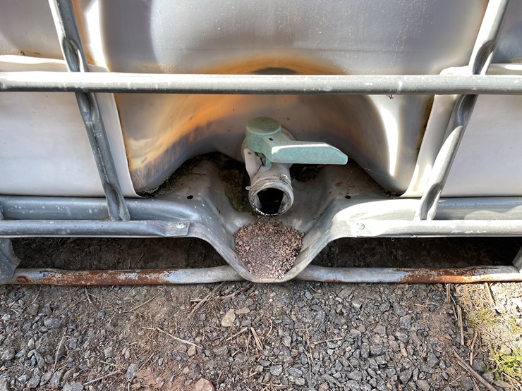 #5723-•-275-gallon-poly-tote-image-6