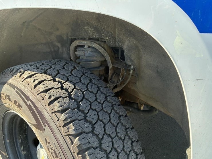 2019-chevrolet-suburban-image-9