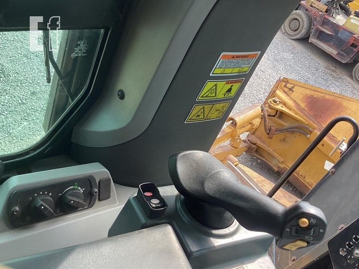 2018-caterpillar-d7e-image-22