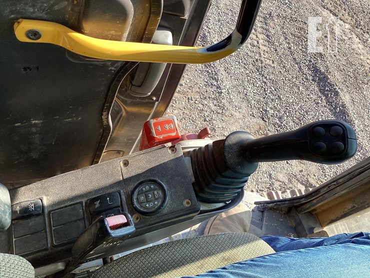 2008-volvo-ecr235cl-image-17