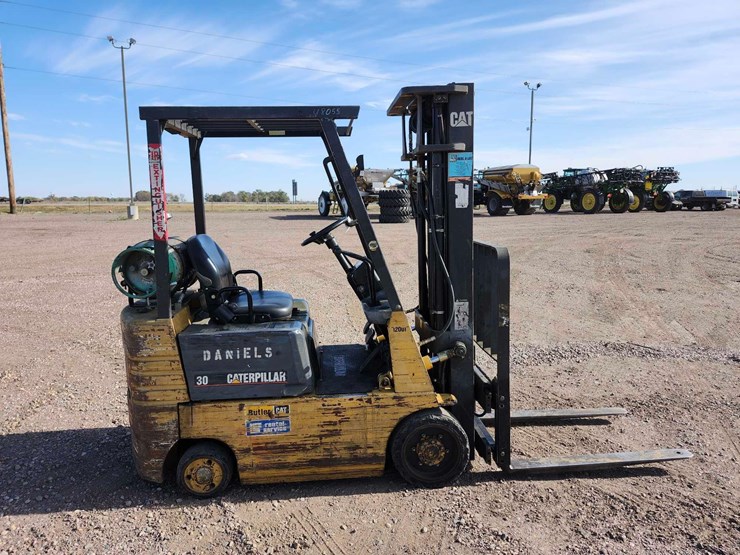 caterpillar-30-warehouse-forklift-image-3