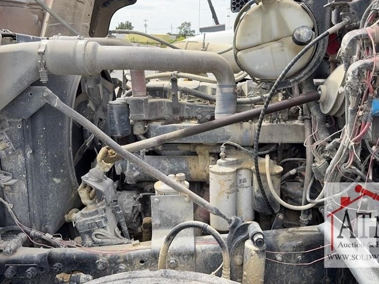 2000-mack-rd690s-image-17