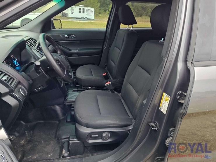 2016-ford-explorer-image-13