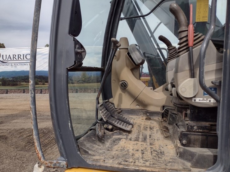 deere-225d-lc-image-12