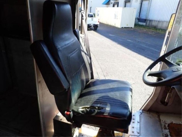 2015-freightliner-mt55-image-26