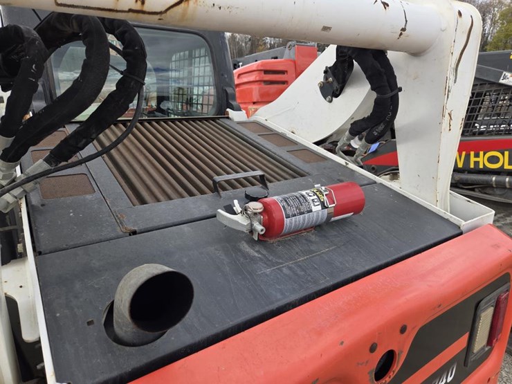 2019-bobcat-t740-image-25