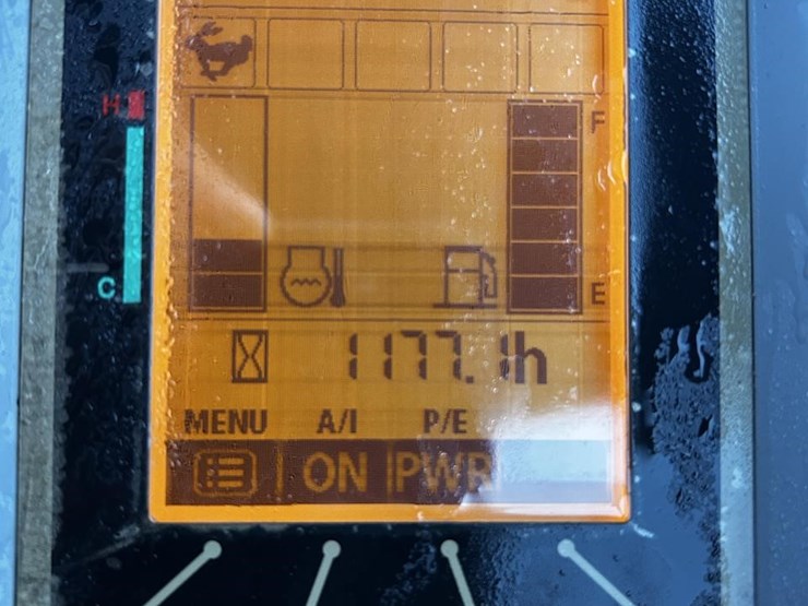 2020-deere-35g-image-17