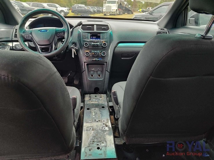 2016-ford-explorer-image-33